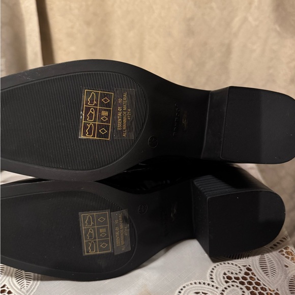 New black shiny boot - Picture 2 of 3